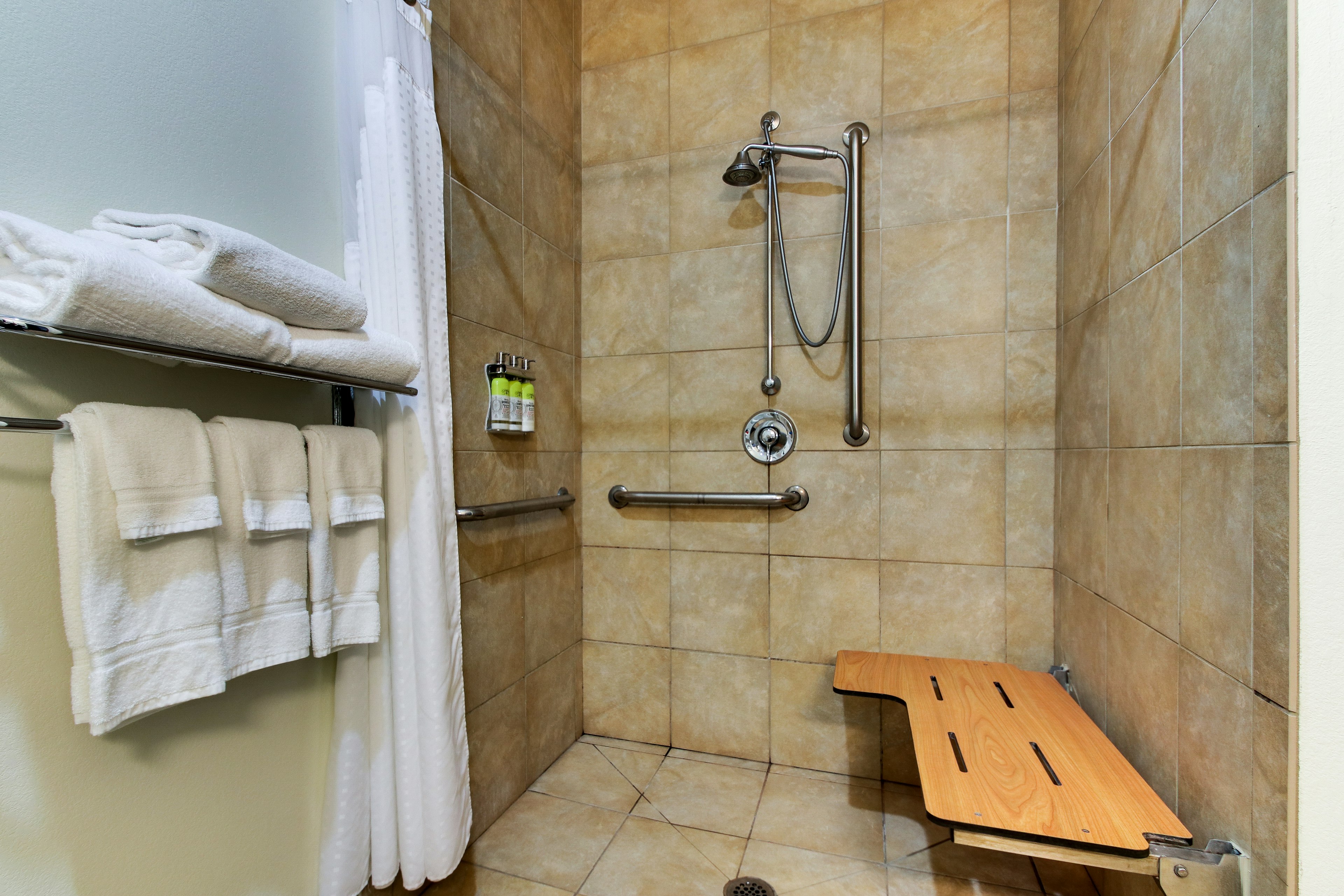 Holiday Inn Express Hotel And Suites Lancaster Lititz 72/73