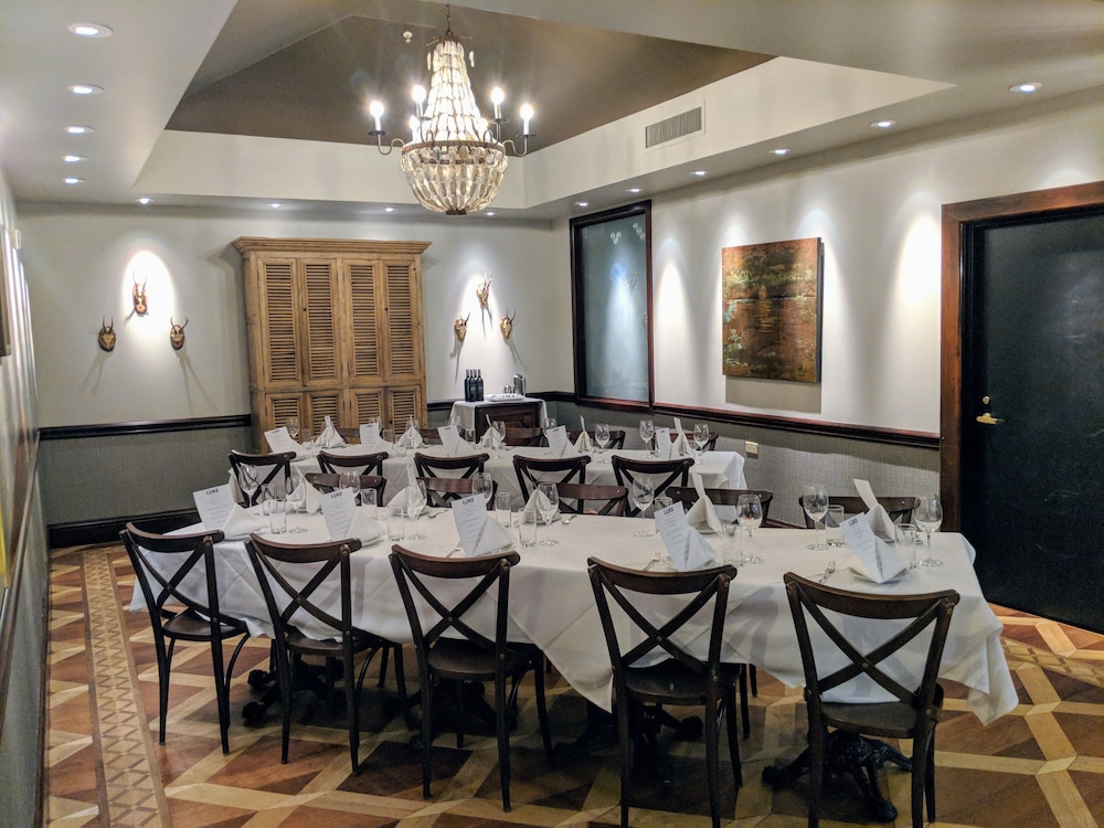 Hilton New Orleans/St. Charles Avenue 53/71