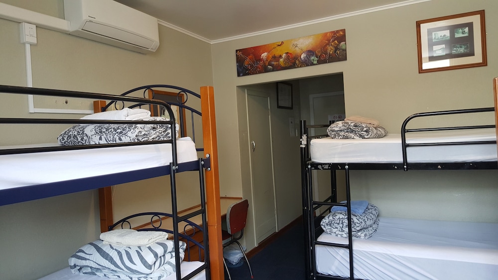 MIXED DORM, 6 PEOPLE