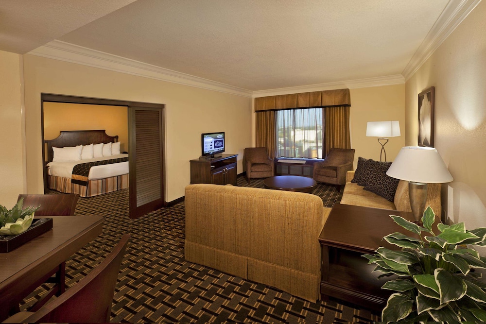 Rosen Plaza Hotel 39/68