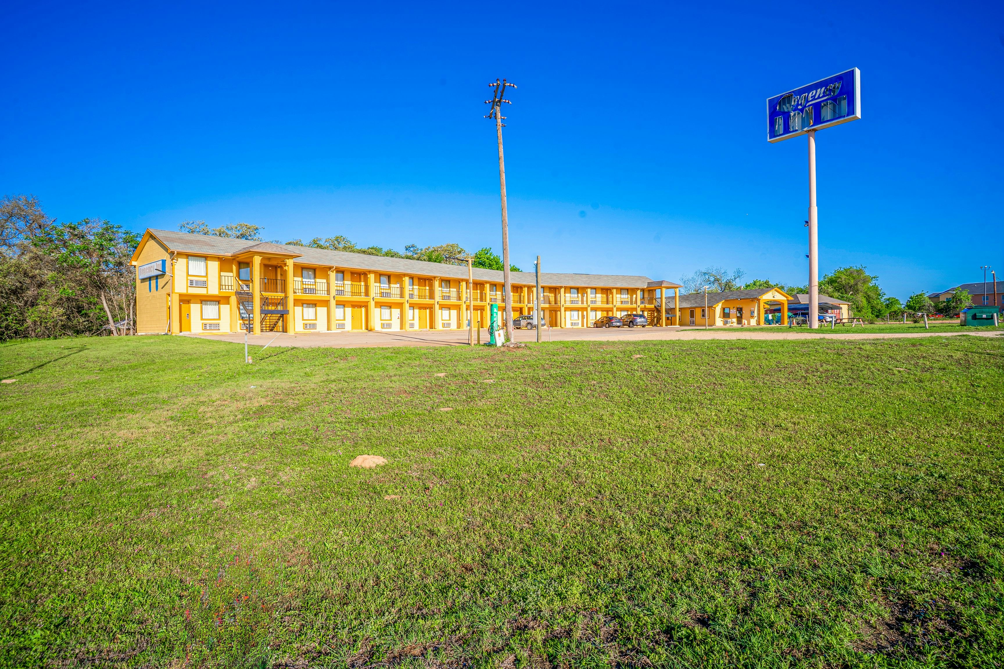 Regency Inn By OYO Rockdale TX 30/31