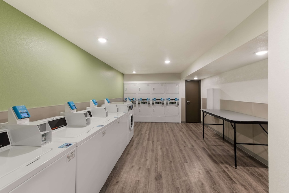 WoodSpring Suites Dayton North 34/42