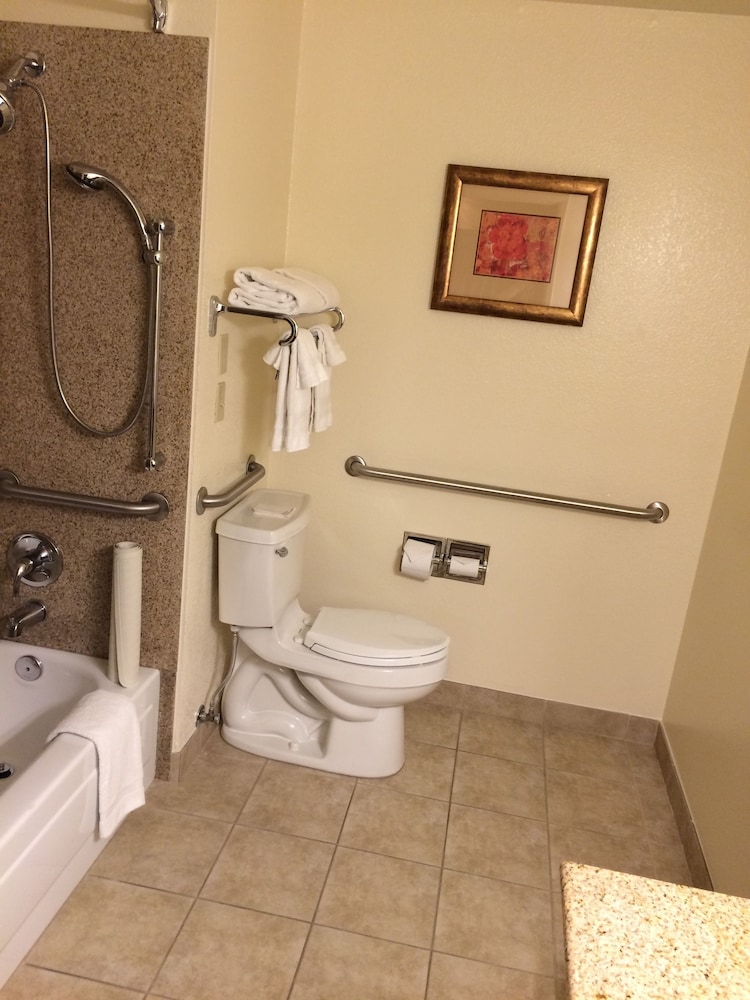 Best Western Plus Edmonds Harbor Inn 7/40