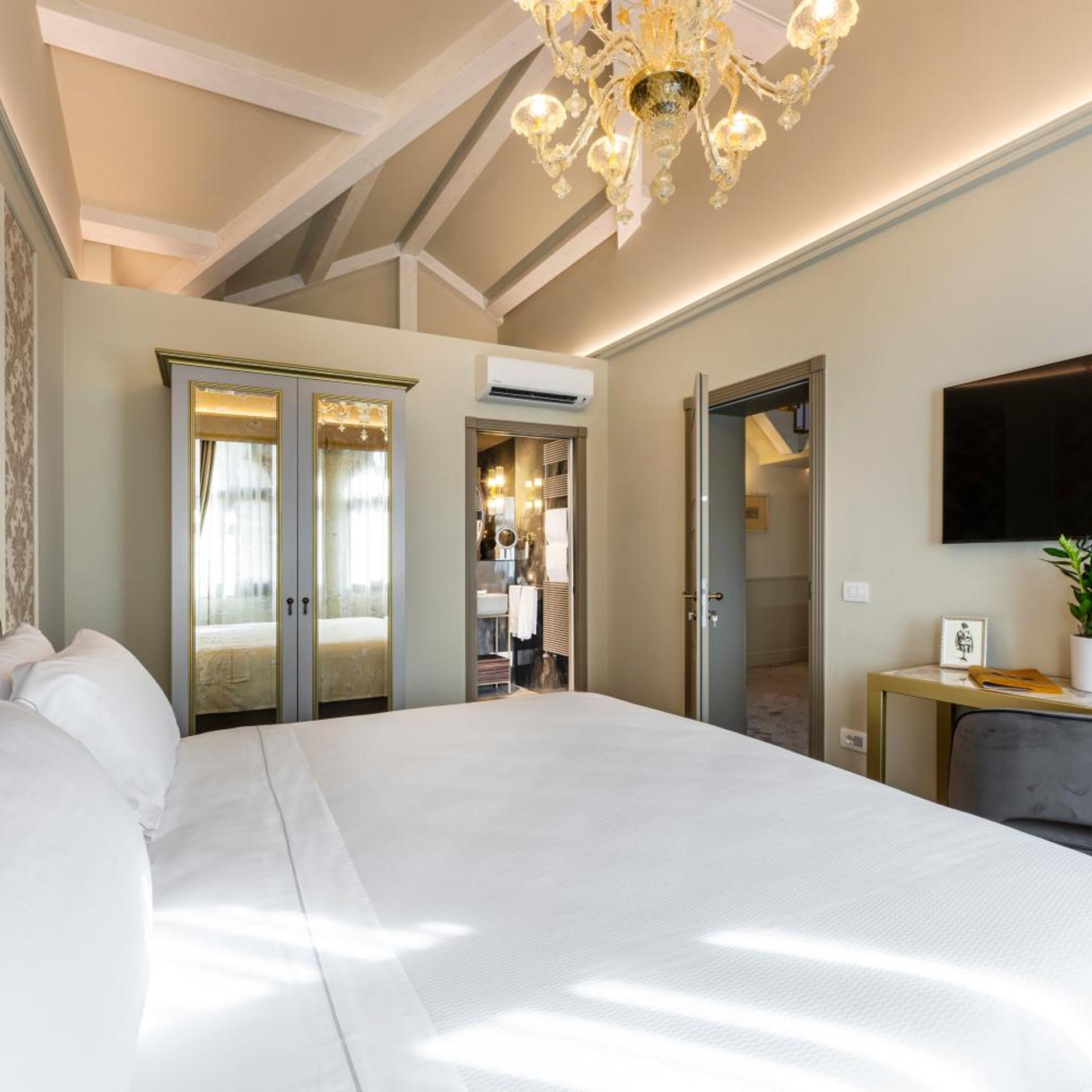 غرفة ديلوكس بسرير مزدوج بإطلالة على القناة، Hotel Palazzina Sardi 6/10