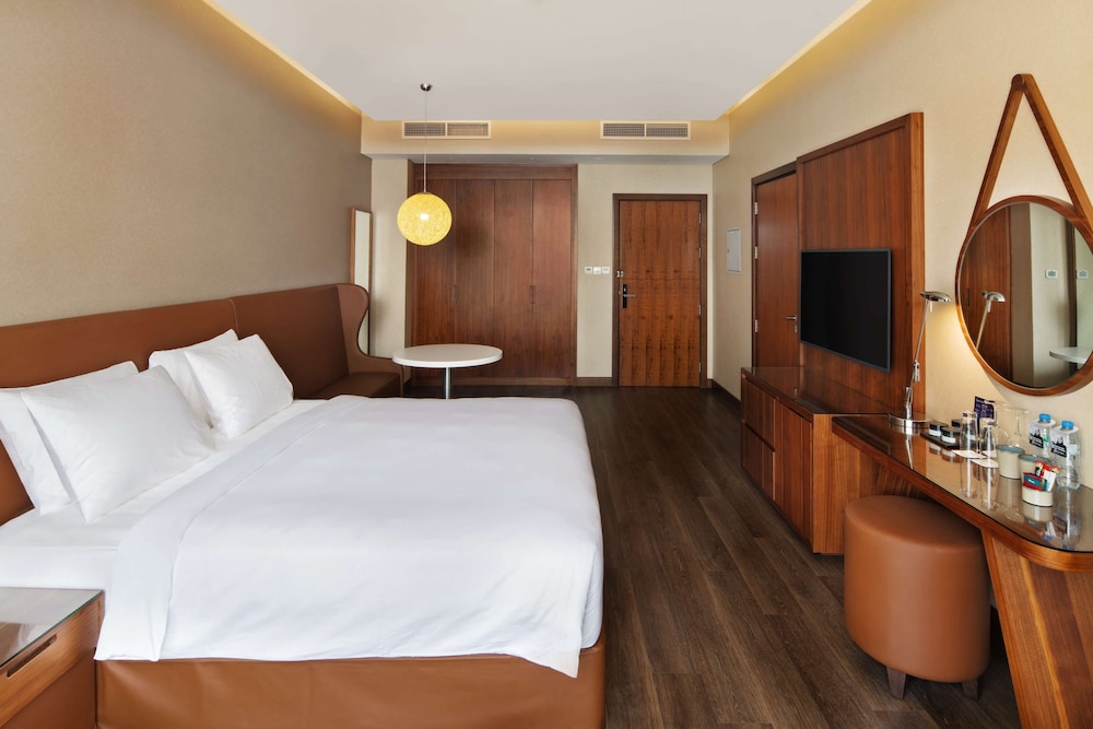 Radisson Blu Dubai Canal View 24/75