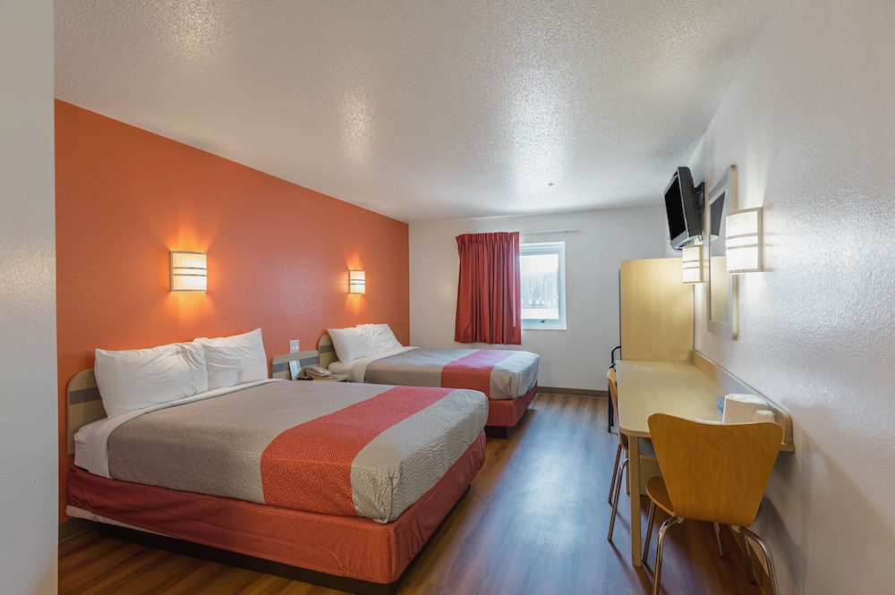Motel6 Junction City, KS 24/47