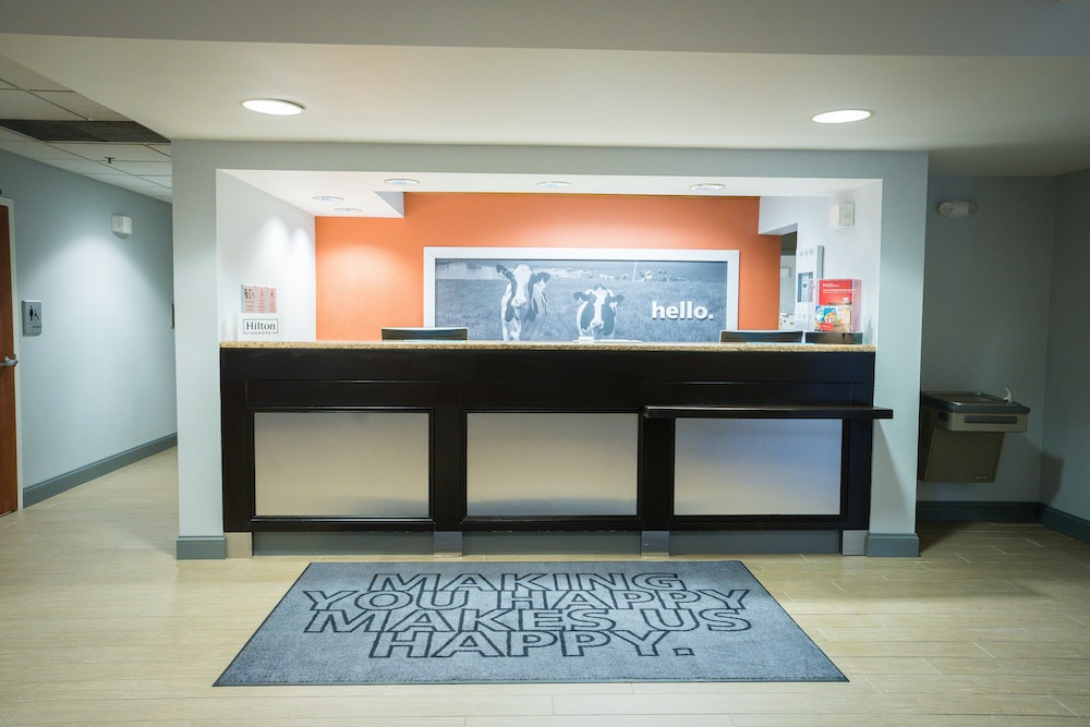 Lobby at HAMPTON INN CLARKS SUMMIT SCRANTON, CLARKS SUMMIT - PA