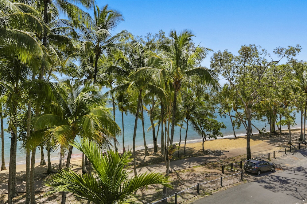 Agincourt Beachfront Apartments 58/72