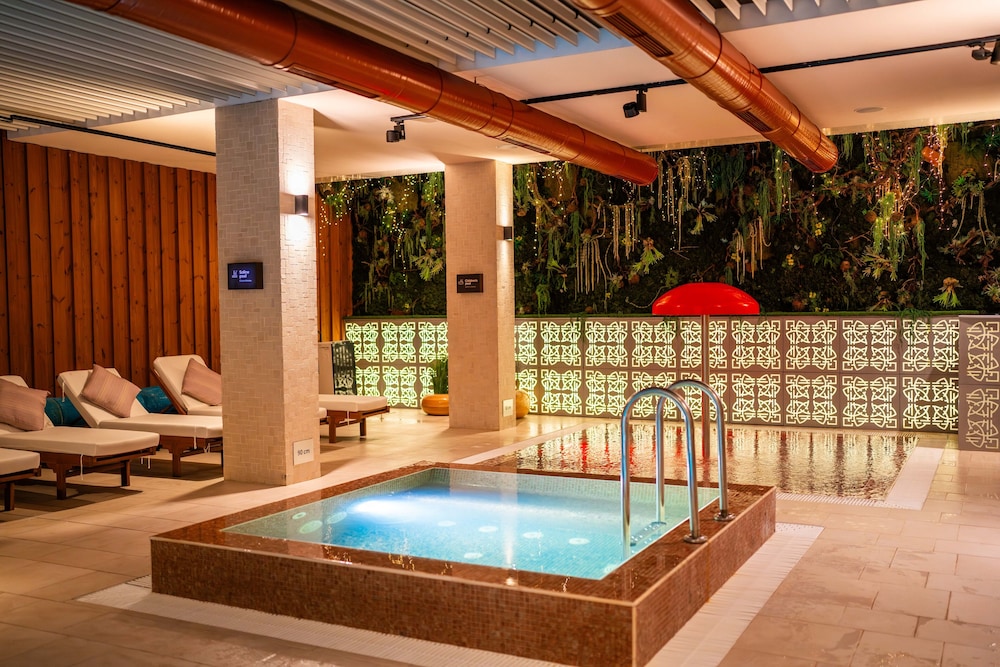 swimming pool spa