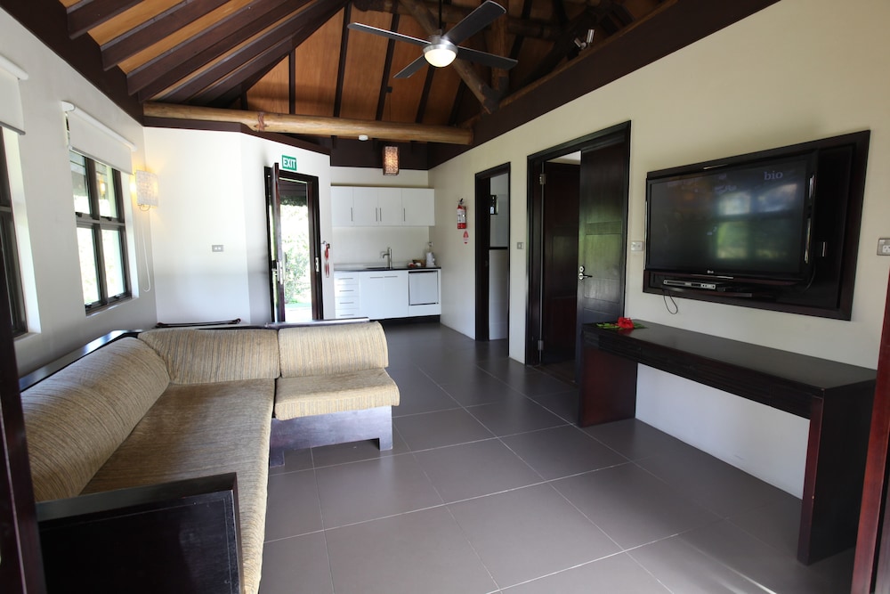 Uprising Beach Resort 14/72