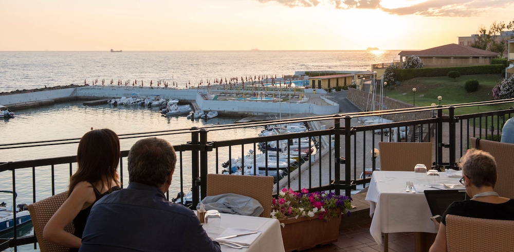 Mercure Civitavecchia Sunbay Park Hotel 65/65