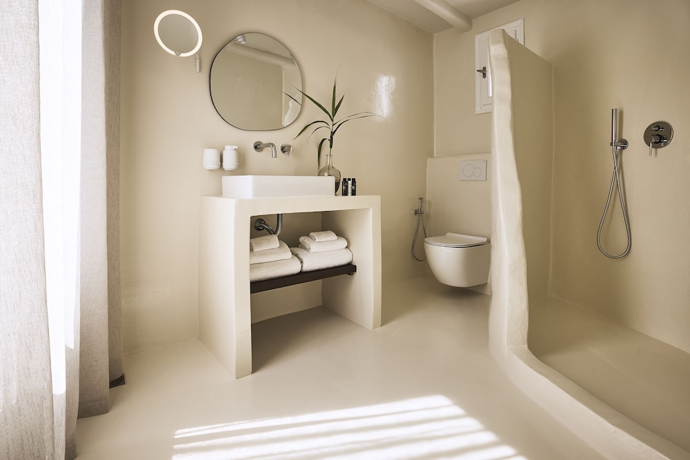 EXECUTIVE, SUITE
