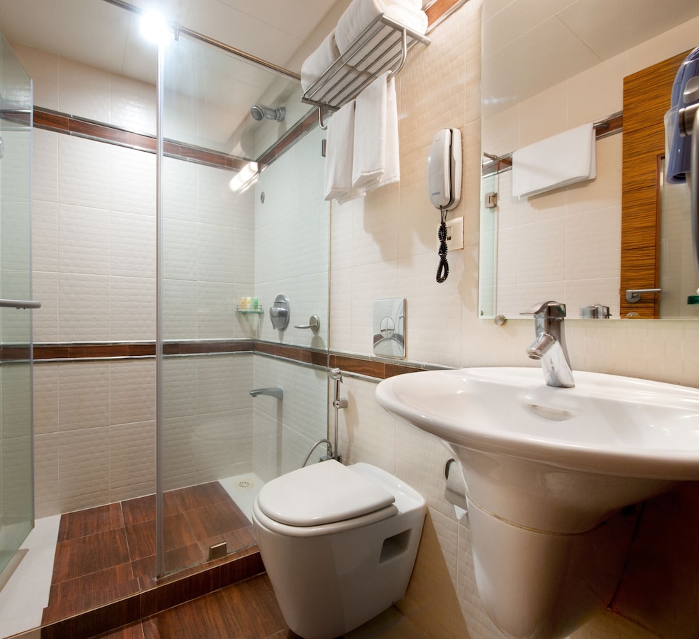 Grand Residency Service Apartment 12/40