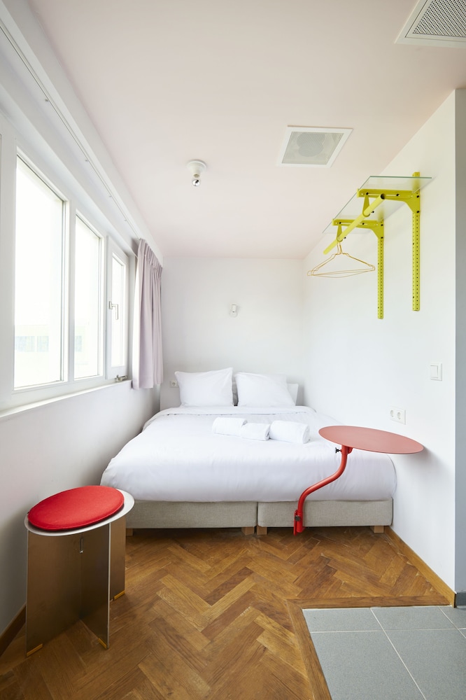 Castle, Queen Bed