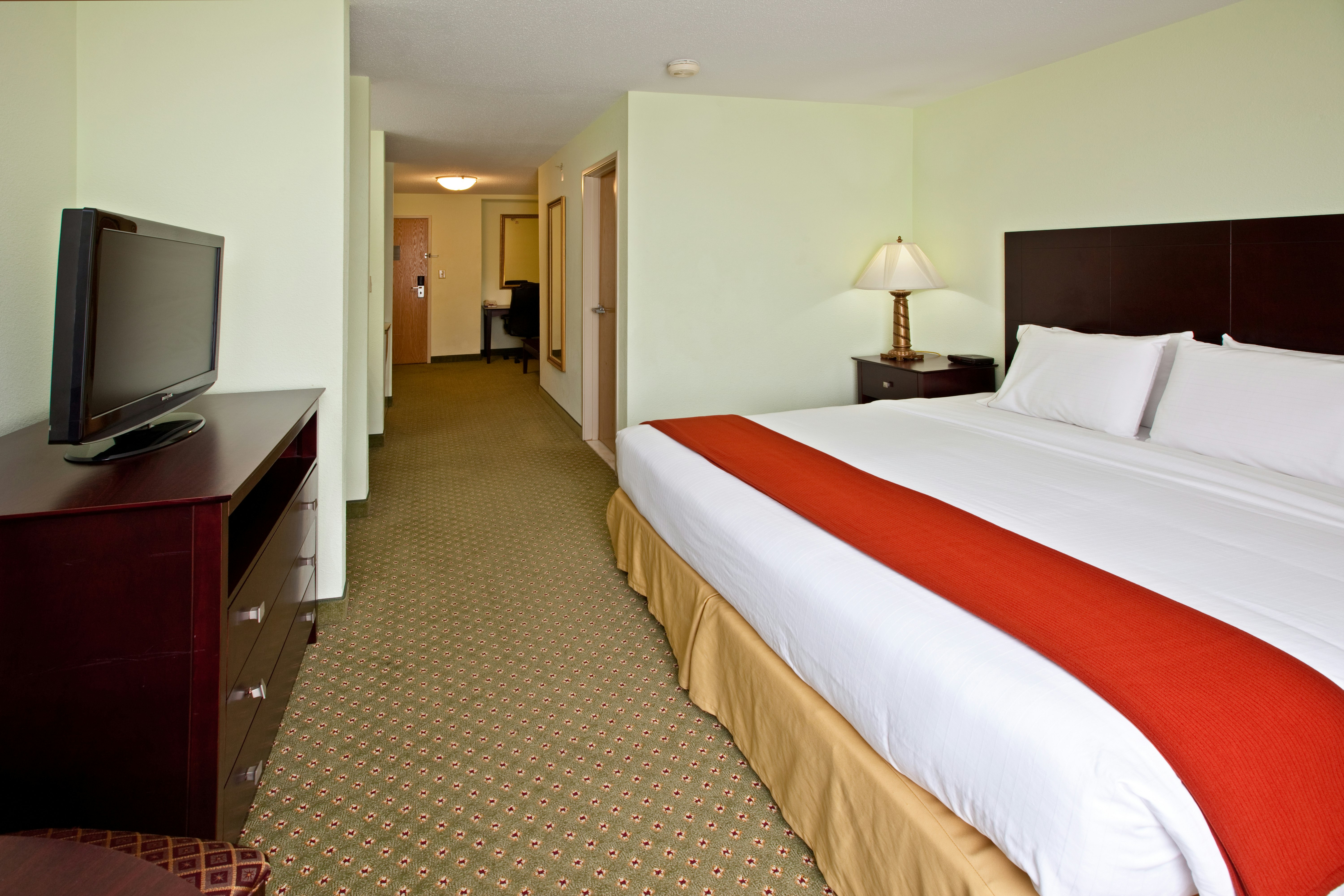 Holiday Inn Express Hotel Suites Scottsburg 16/57
