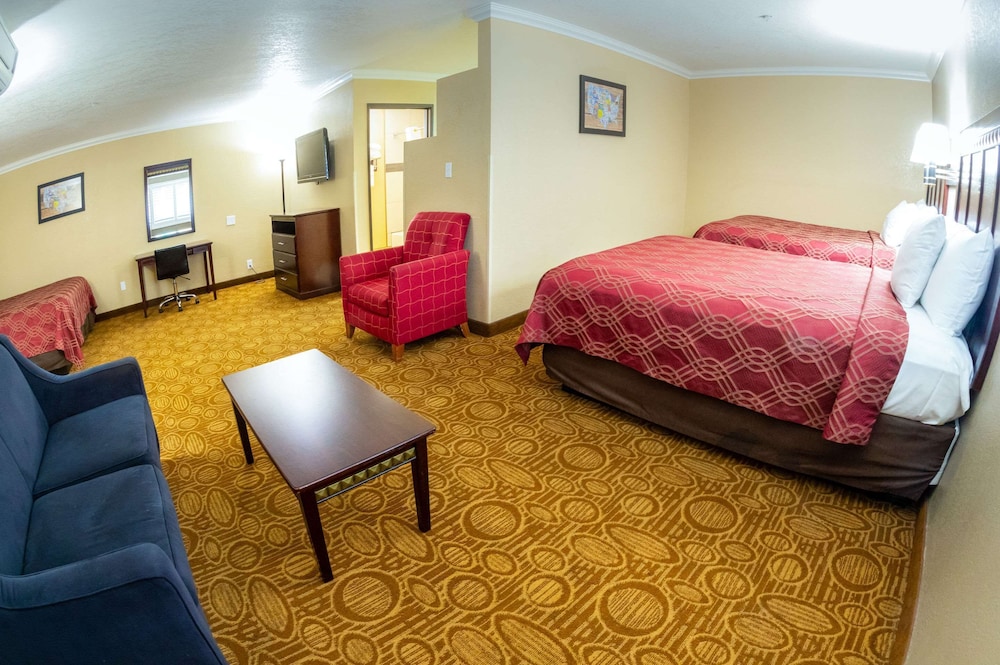 Econo Lodge Inn & Suites Fallbrook Downtown 20/31