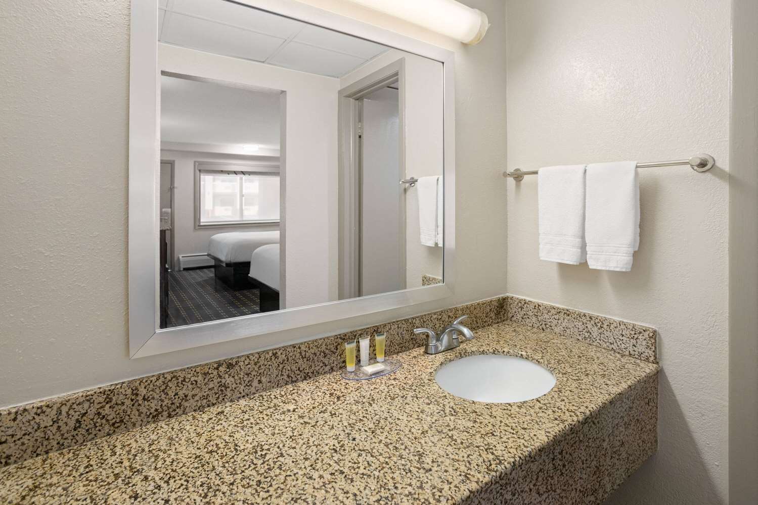 Days Inn by Wyndham Tonawanda/Buffalo 33/33