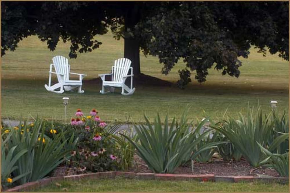 Annville Inn Bed and Breakfast 37/50