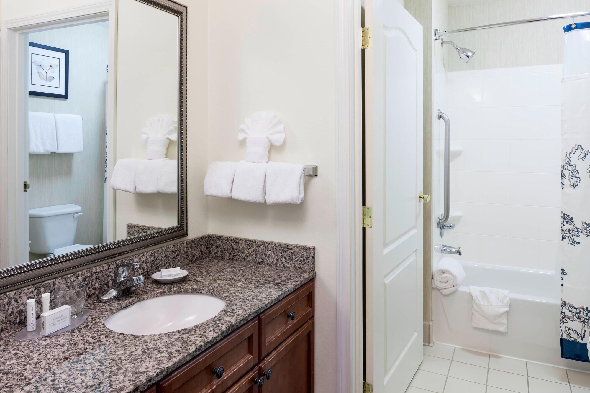 جناح بسرير كوين بغرفة نوم واحدة مع أريكة، Residence Inn Manassas Battlefield Park 2/5