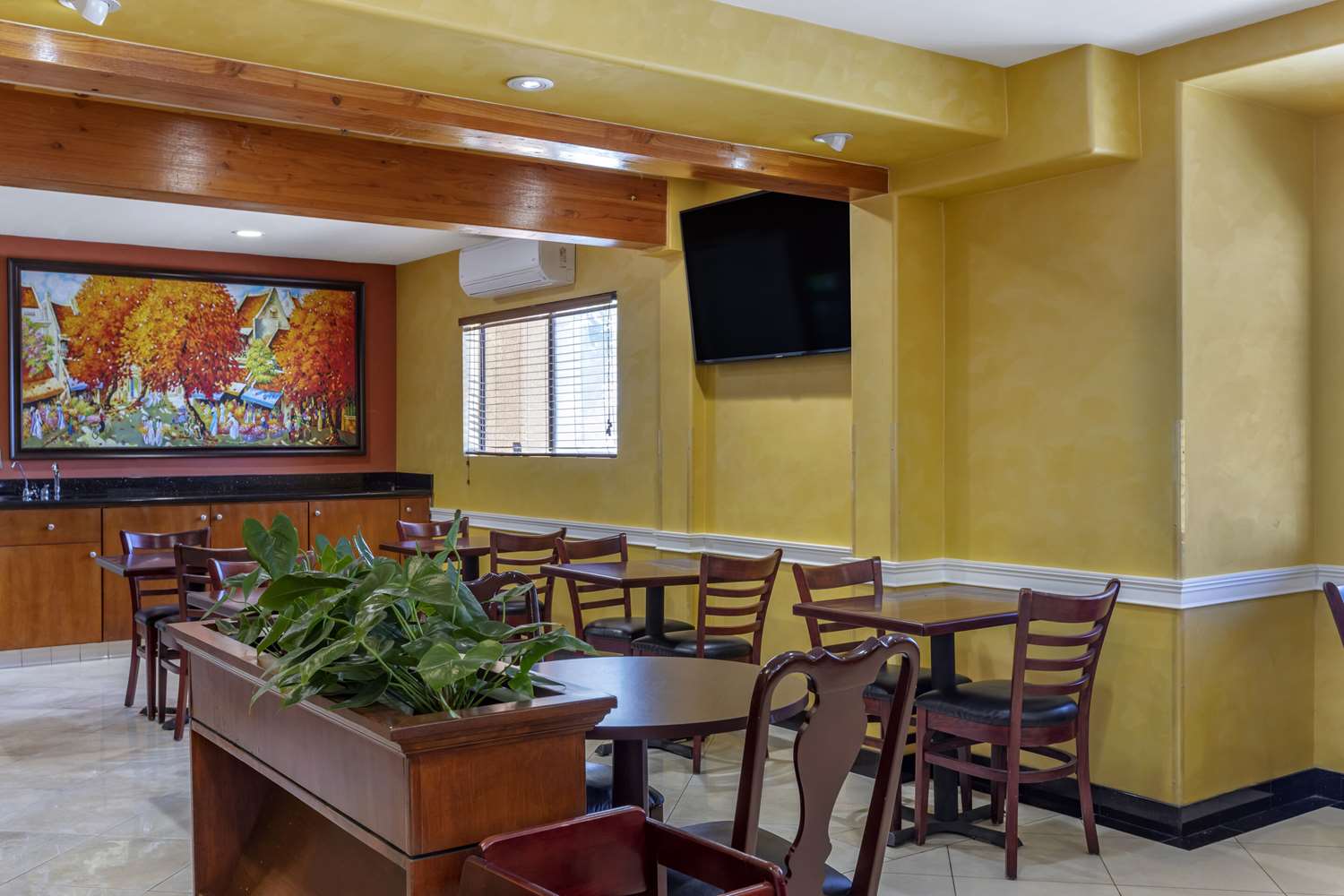 Quality Inn & Suites Westminster Seal Beach 24/37