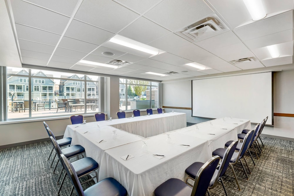 The Harborview, Ascend Hotel Collection 49/58