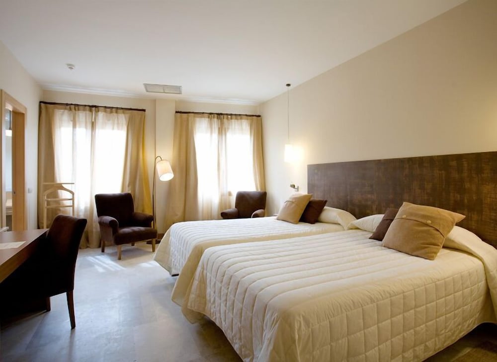 Junior Suite, 3 Queen Beds
