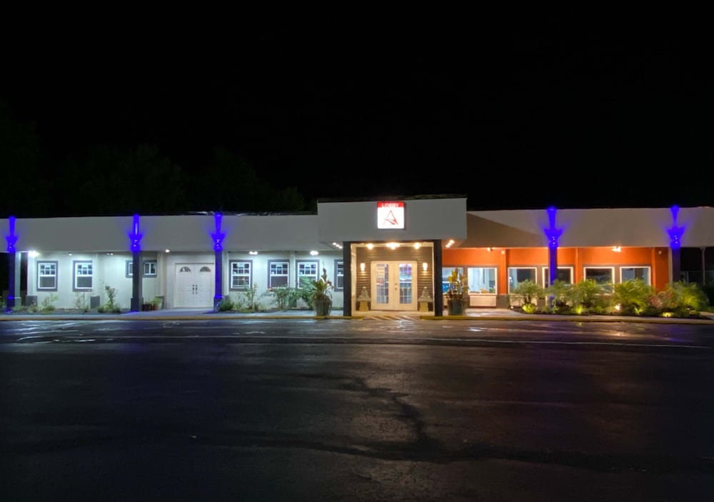 Lx Hotel A Travelodge By Wyndham 4/70