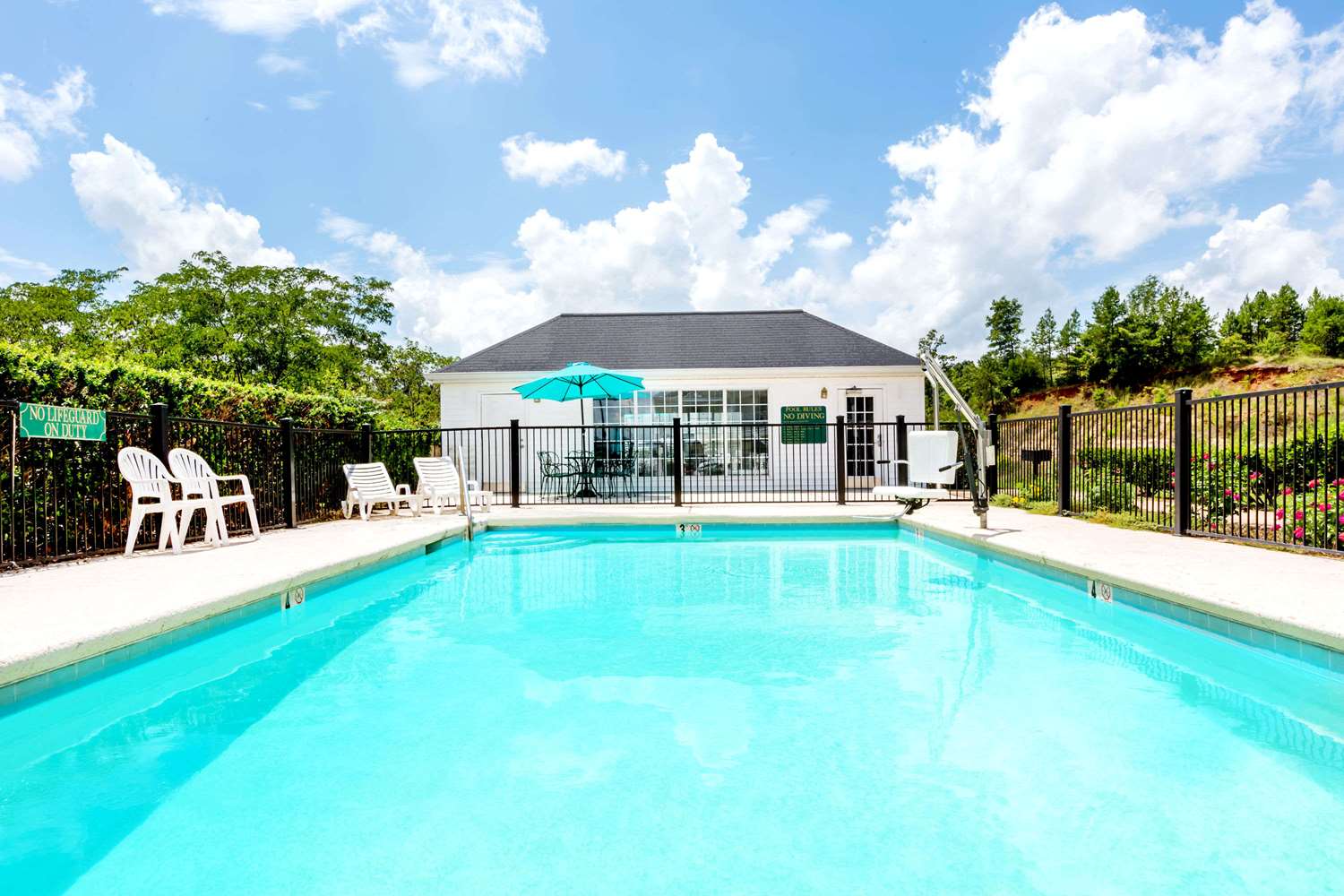 Baymont By Wyndham Grenada 2/10