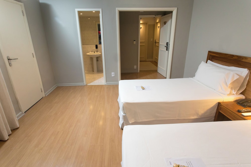 DELUXE, TWIN BEDS