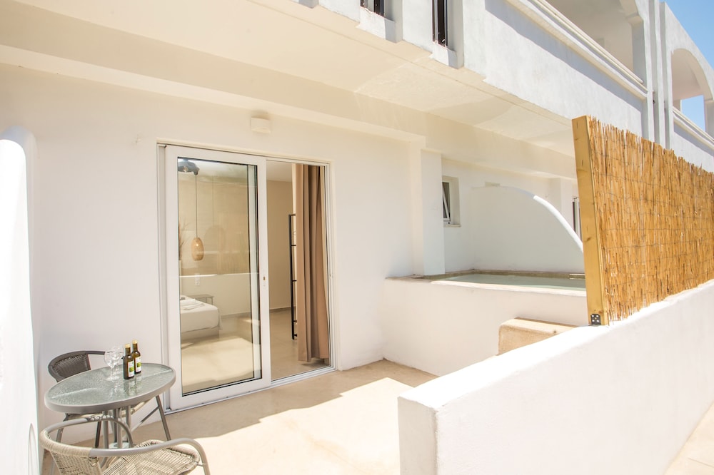 Atma Beach Rooms & Suites 25/27