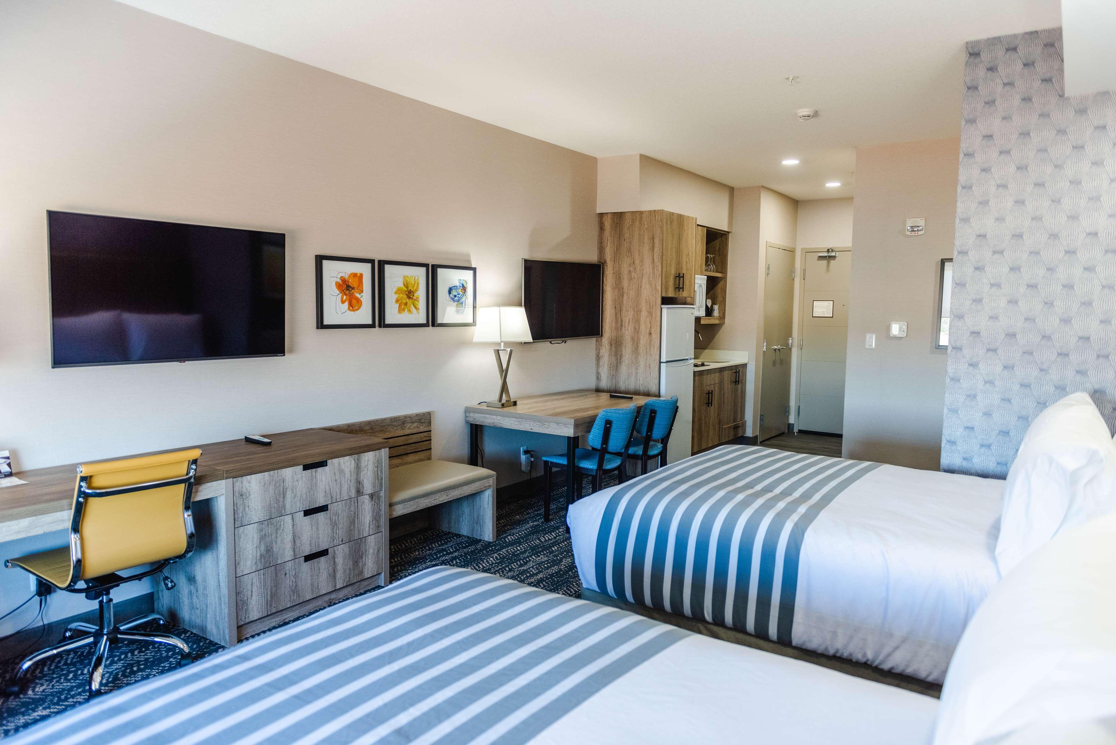 جناح بسريرين كوين، Best Western Premier Executive Residency Medicine Hat 4/9