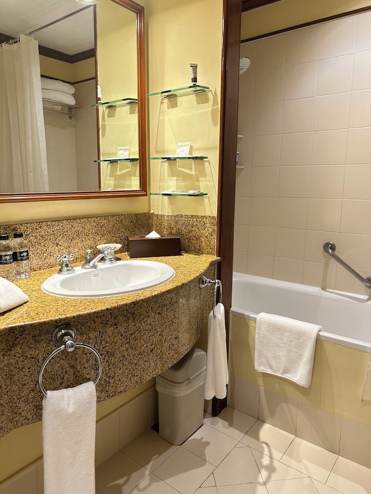 Avani Hai Phong Harbour View Hotel 48/50