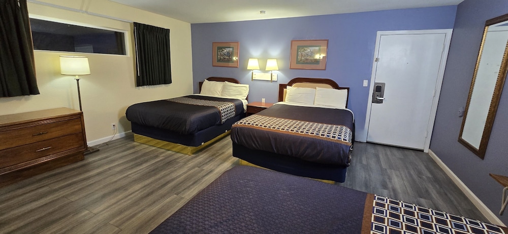جناح بسرير كينج وسريرين مزدوجين، Rodeway Inn & Suites Blythe I-10, CA 3/18