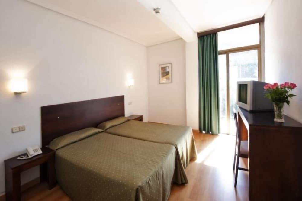 Standard, Twin Beds