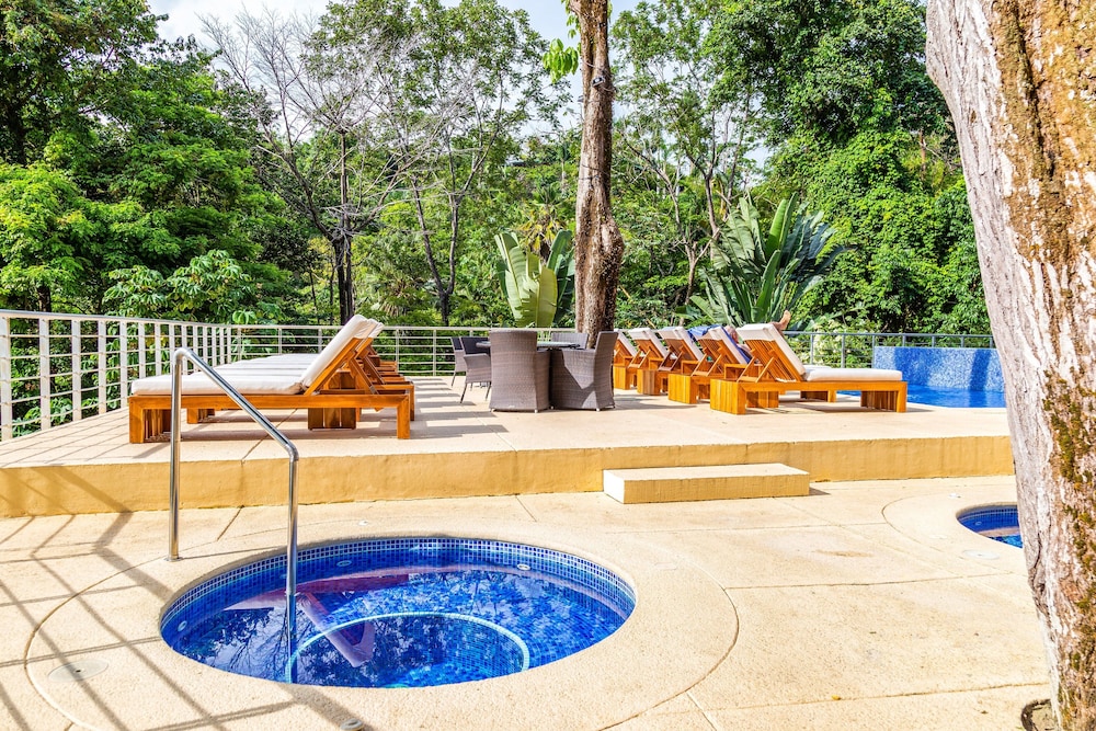 Los Altos Resort 10/82