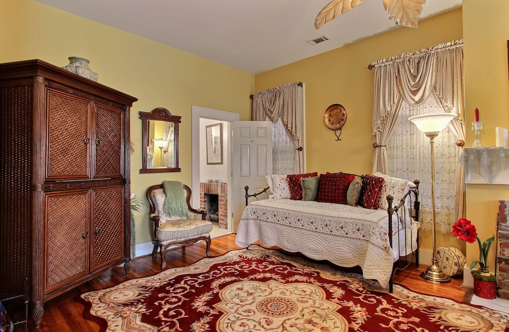 ROYAL, PALM, SUITE, PRIVATE BATHROOM