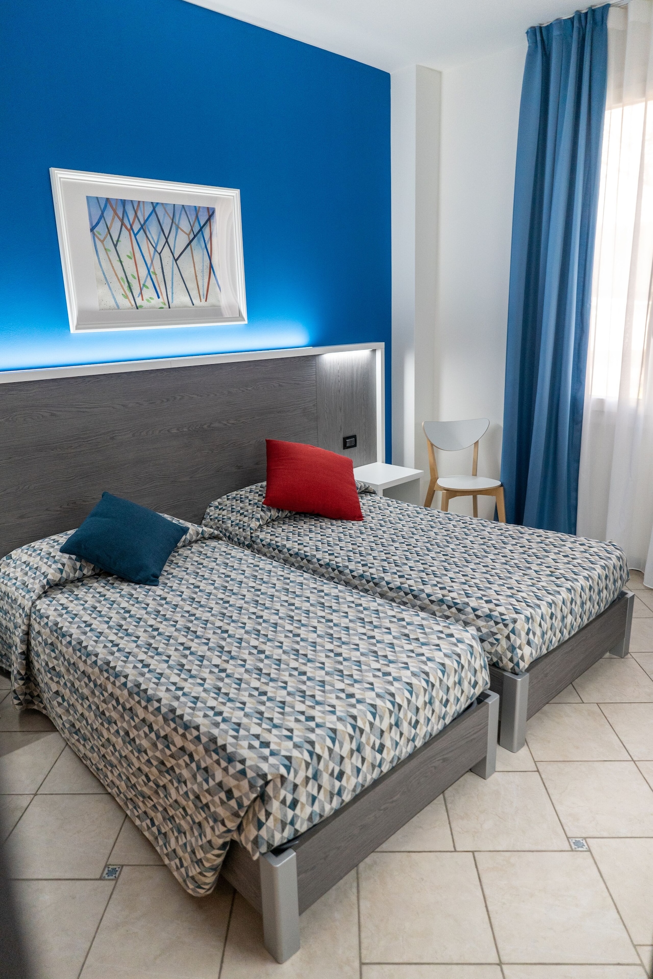 ROOM, TWIN BEDS