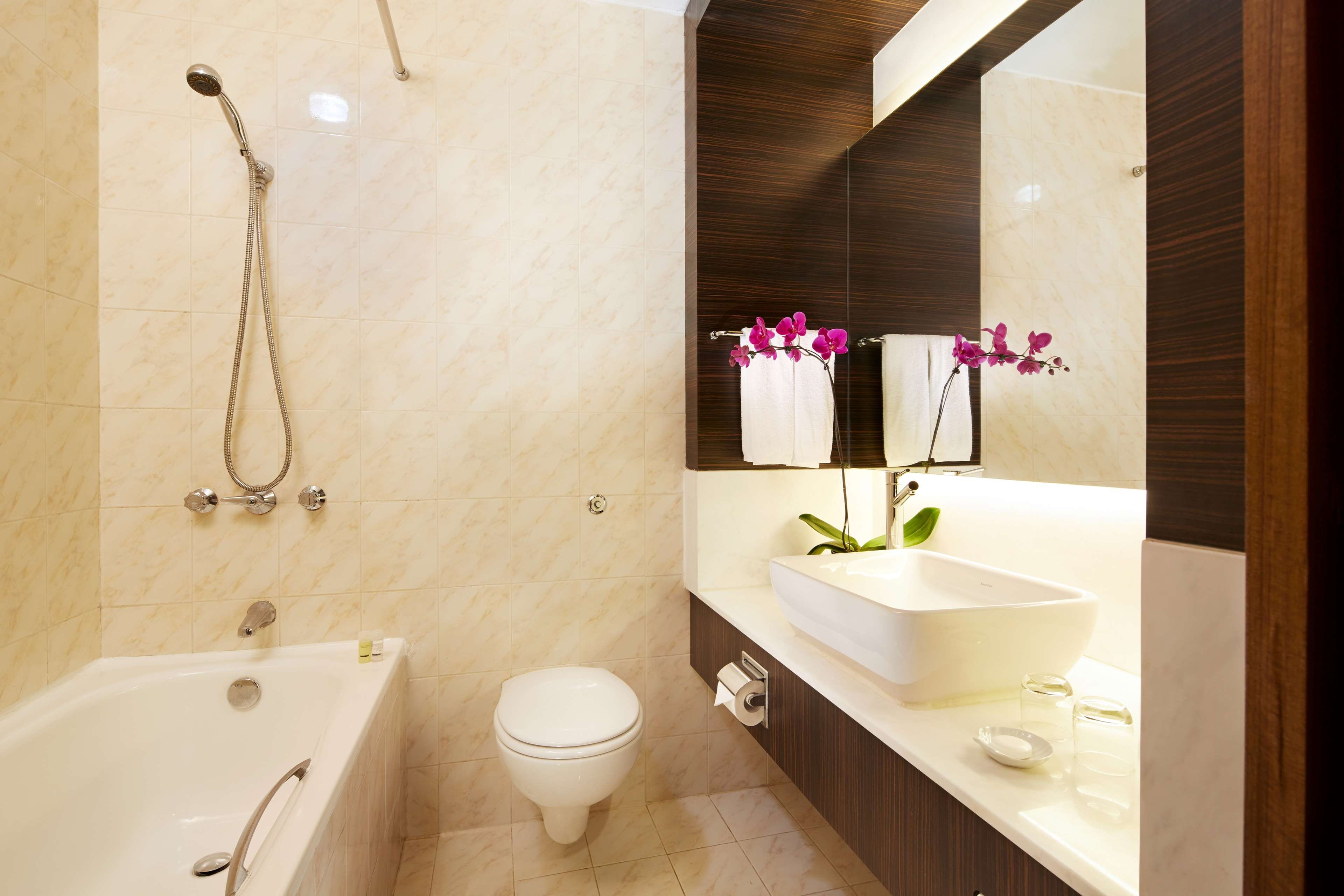 Village Hotel Bugis 31/32