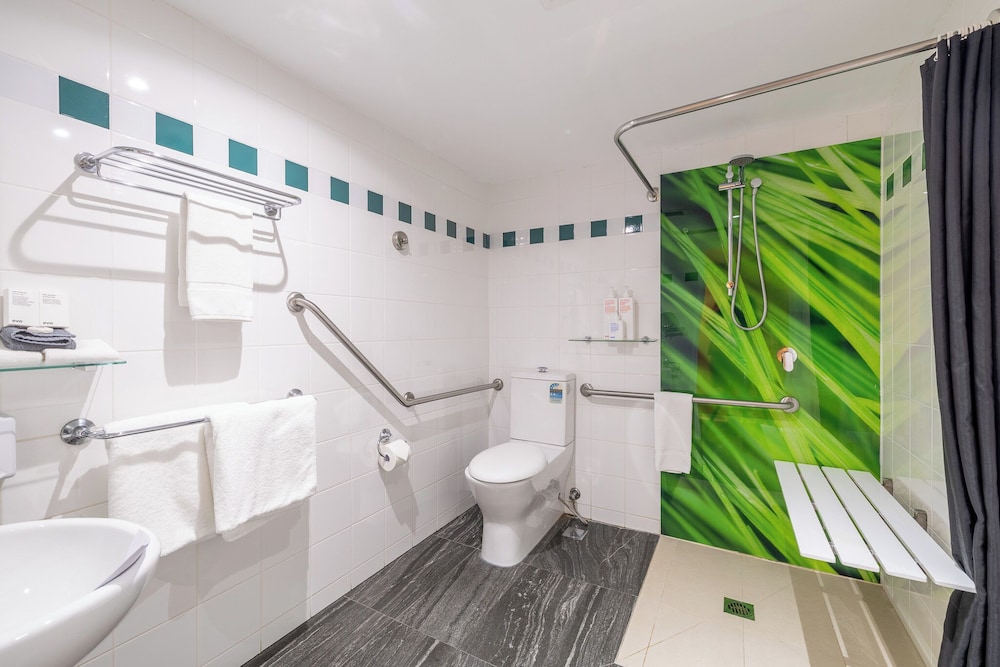BERRY VILLAGE BOUTIQUE MOTEL 47/49