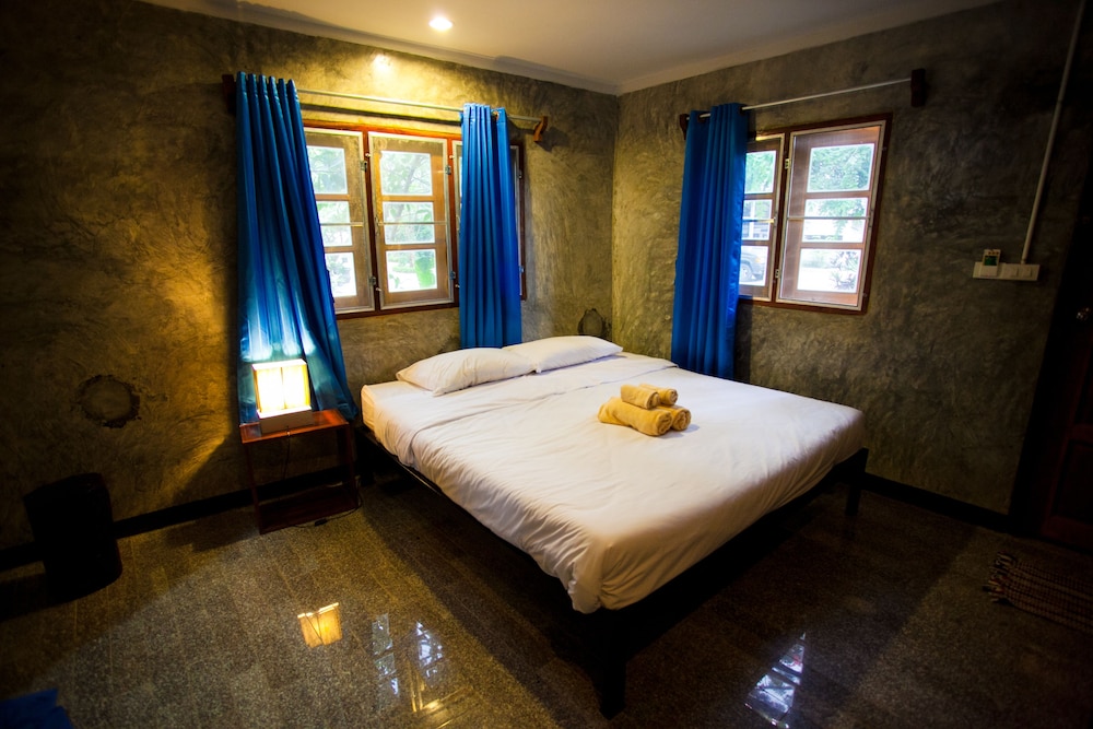 COTTAGE, DOUBLE BED