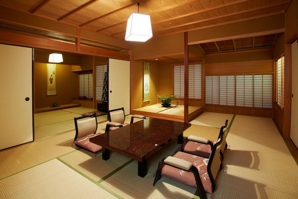 Yamatoya Honten 48/69
