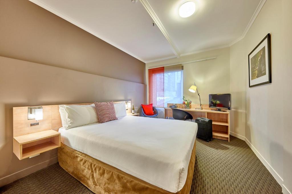 Superior, Double Bed, City View