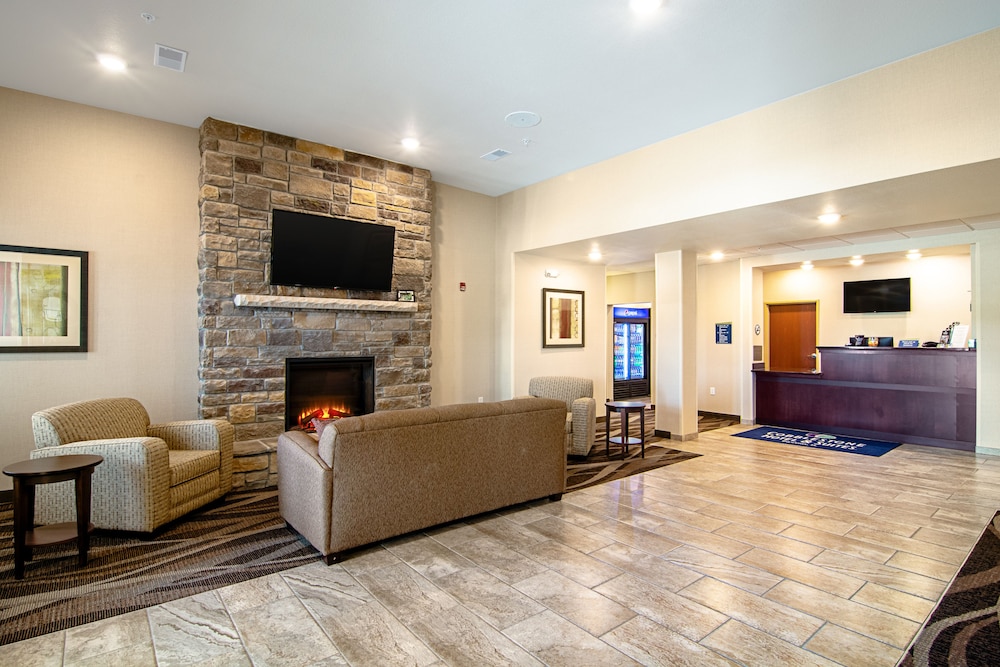 Cobblestone Hotel & Suites - Paxton 40/63