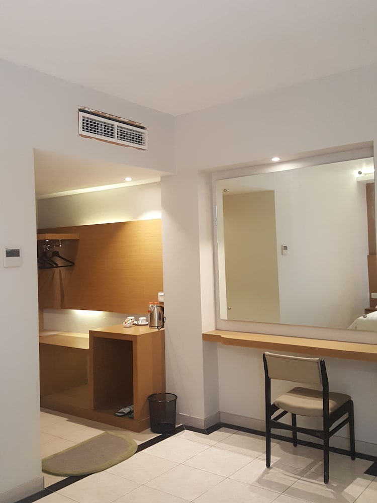 Hotel Kharisma 37/53