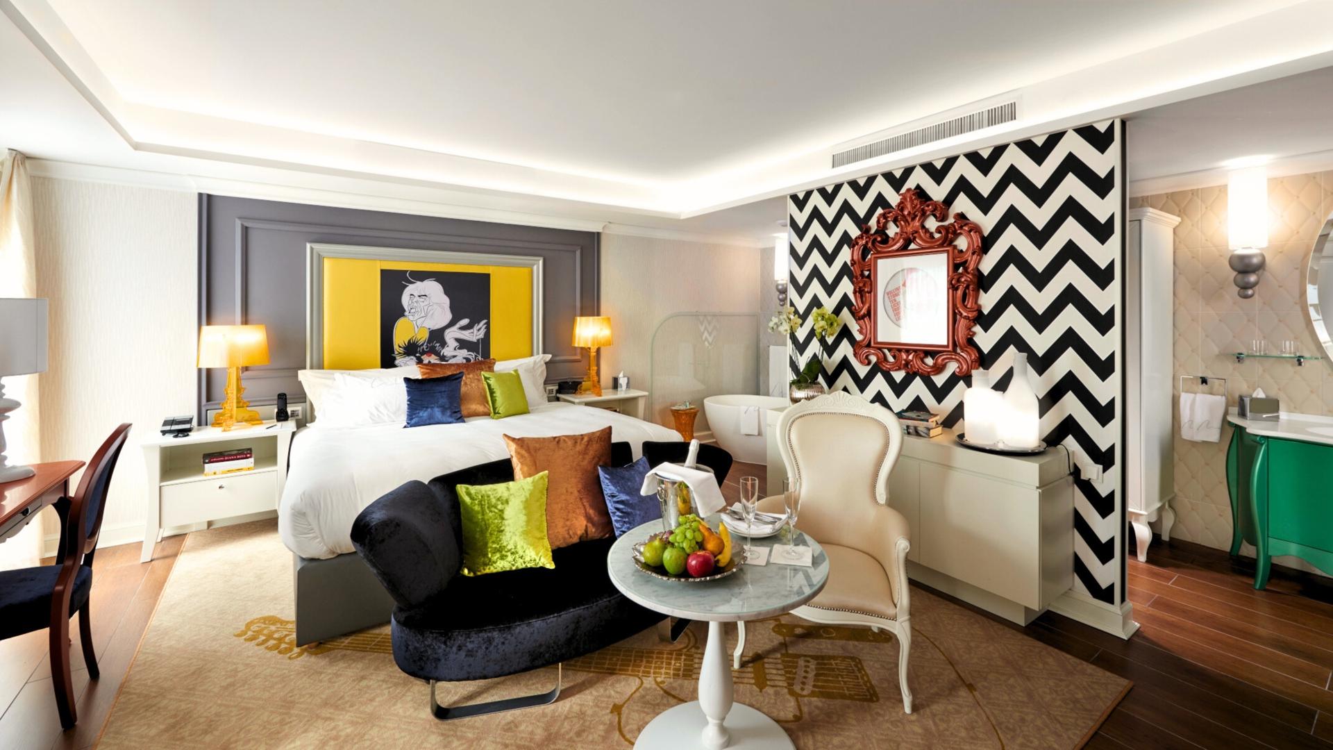 Signature, Aria, King Bed, Garden View, Balcony