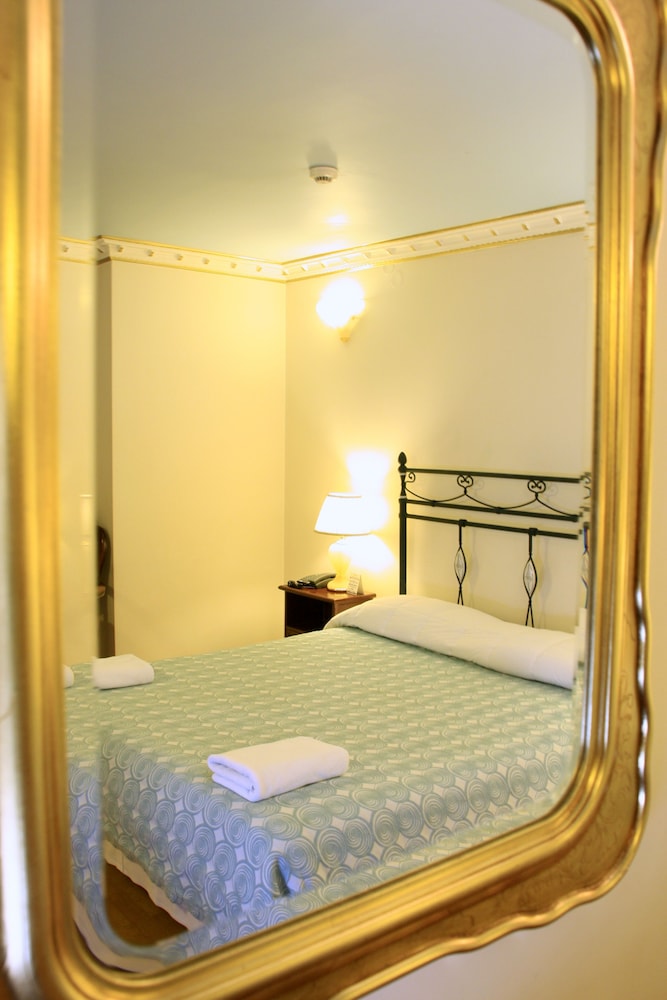 Byzantino Hotel 7/31