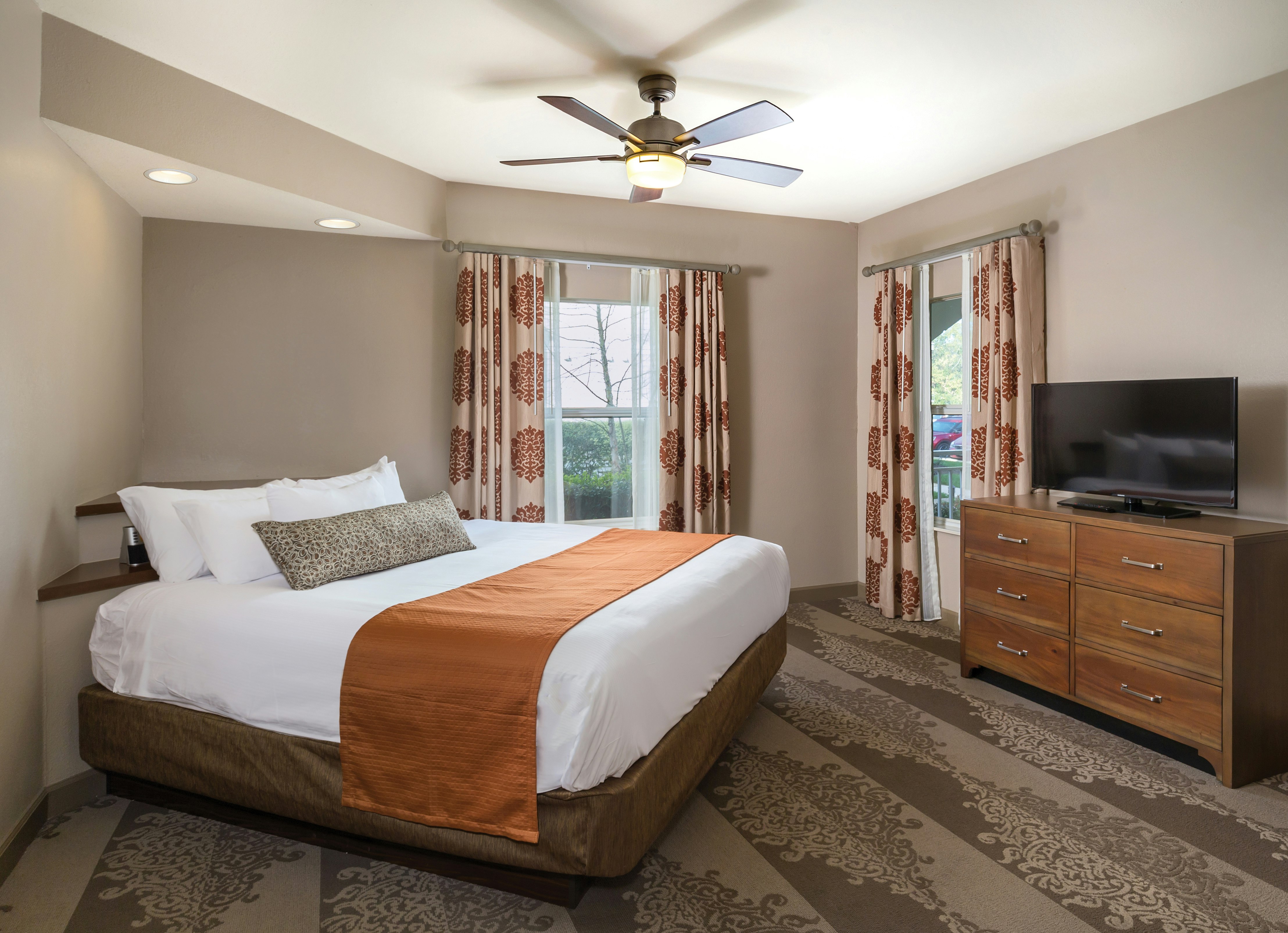 2 BEDROOMS, SUITE