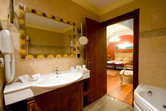 غرفة ديلوكس بسرير مزدوج بإطلالة على البحر، Hotel Palacio De La Magdalena 3/3