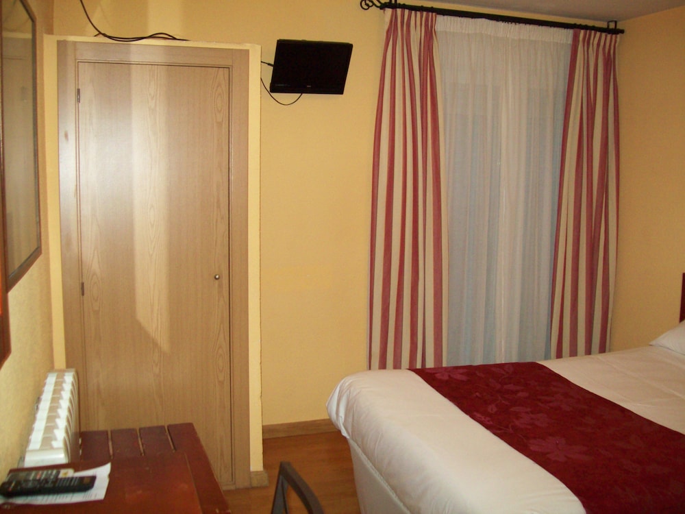 Hostal Restaurante Puerta del Alcázar 30/61