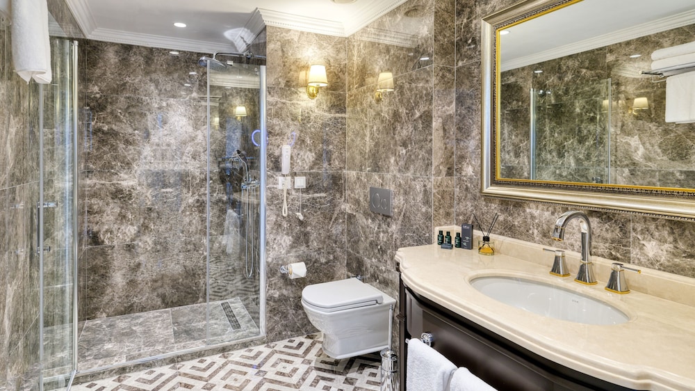 Dekalb Hotel Istanbul 48/50
